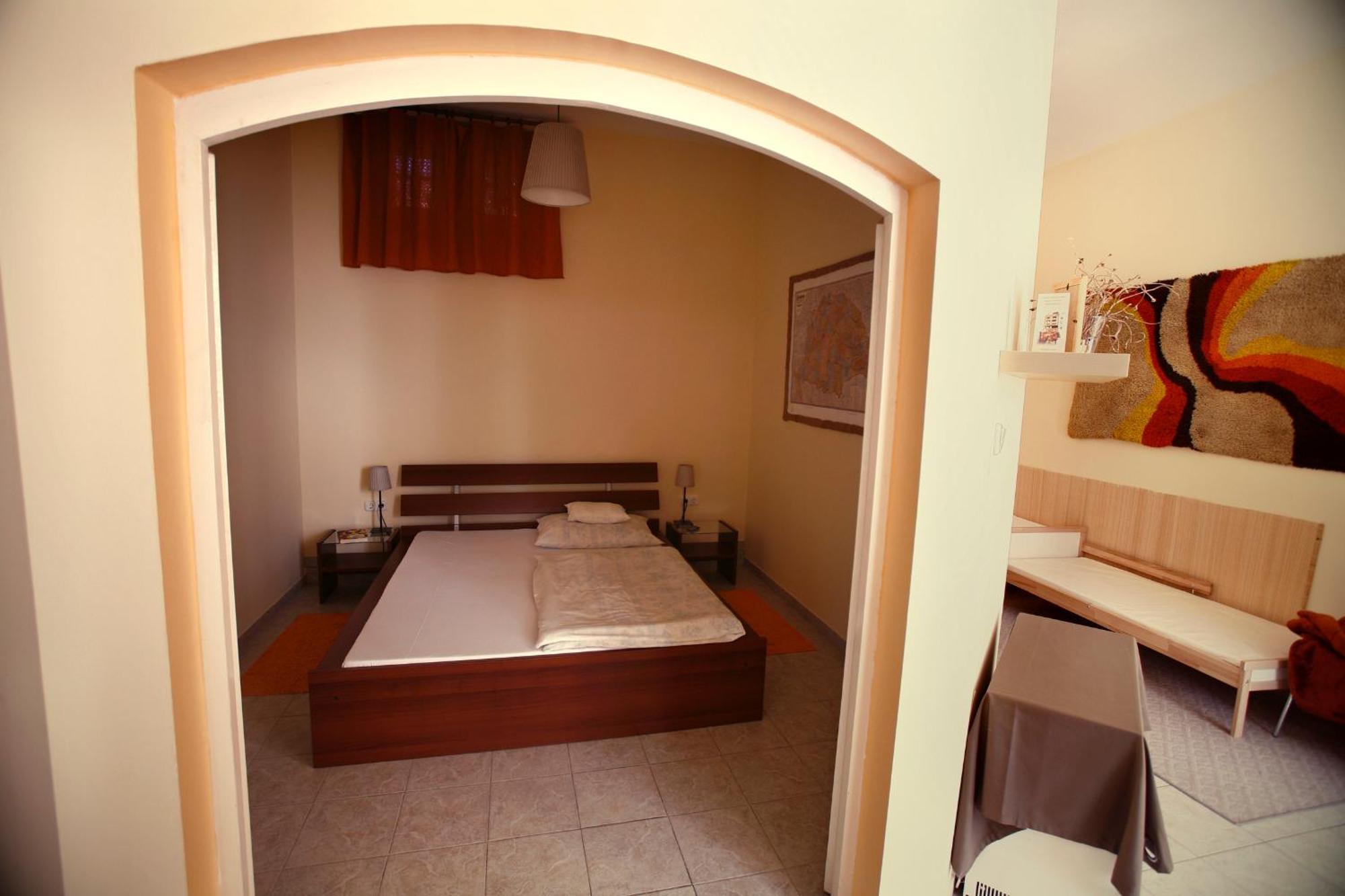 Keszi Panzio Hotell Budakeszi Eksteriør bilde