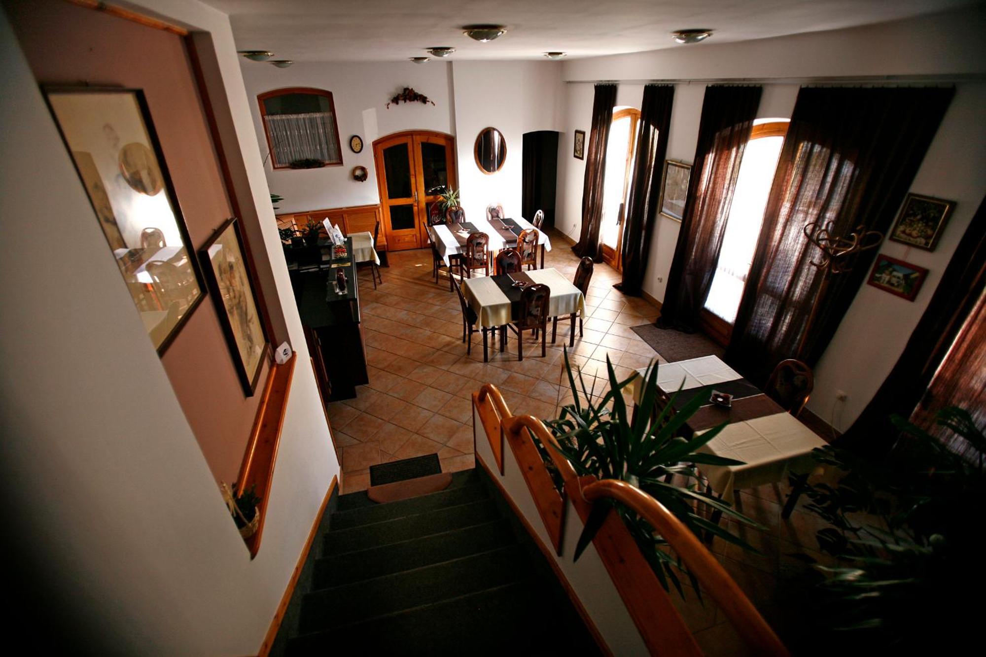 Keszi Panzio Hotell Budakeszi Eksteriør bilde
